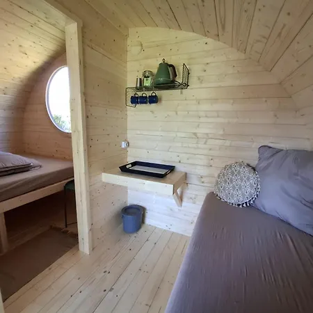 Campsite Le Cabanon Du 2 *